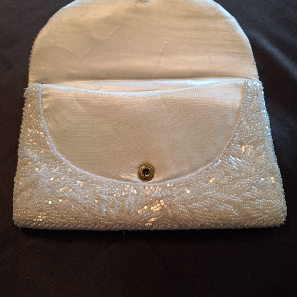 Elegant white beaded purse - Picture 4 of 4